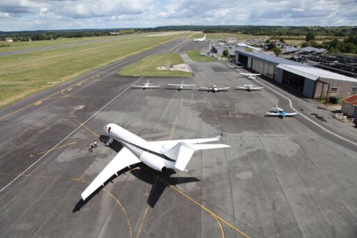 Tarmac de l'Aéroport de Bergerac vu du ciel